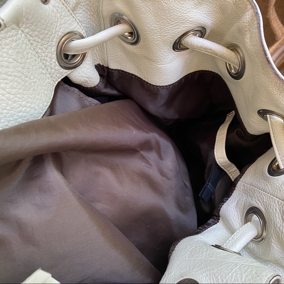 Abro ivory pebbled leather drawstring style tote bag - Picture 4 of 10